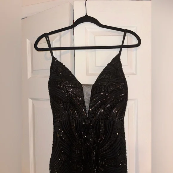 Windsor Black and Silver Sequin V-Neck Gown- New without tags - Picture 7 of 12